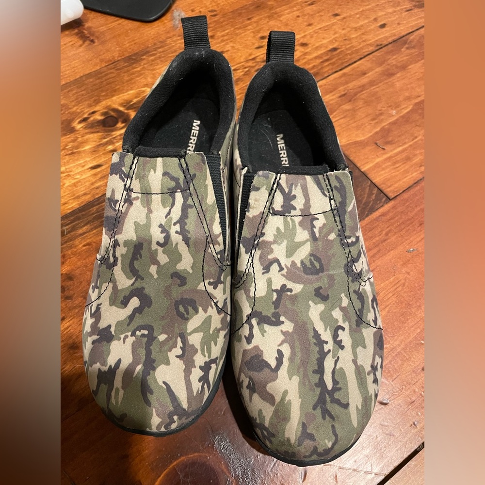 Boys’ Merrell size 2.5 / EU size 33.5 - worn twice.